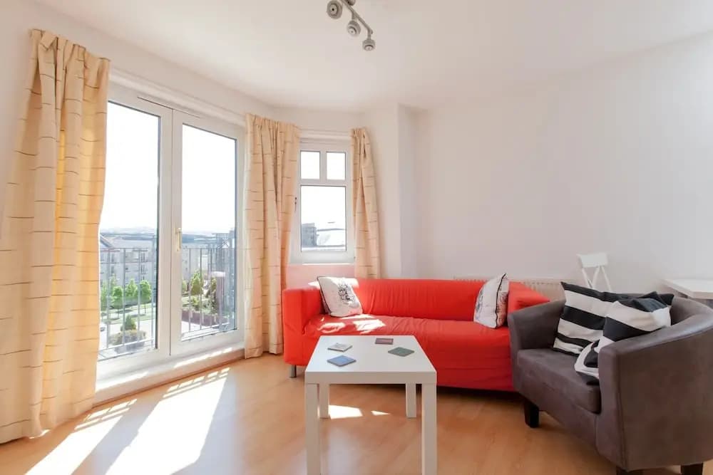 Ideal Fringe Base: Great Value + Free Parking! - photo 20