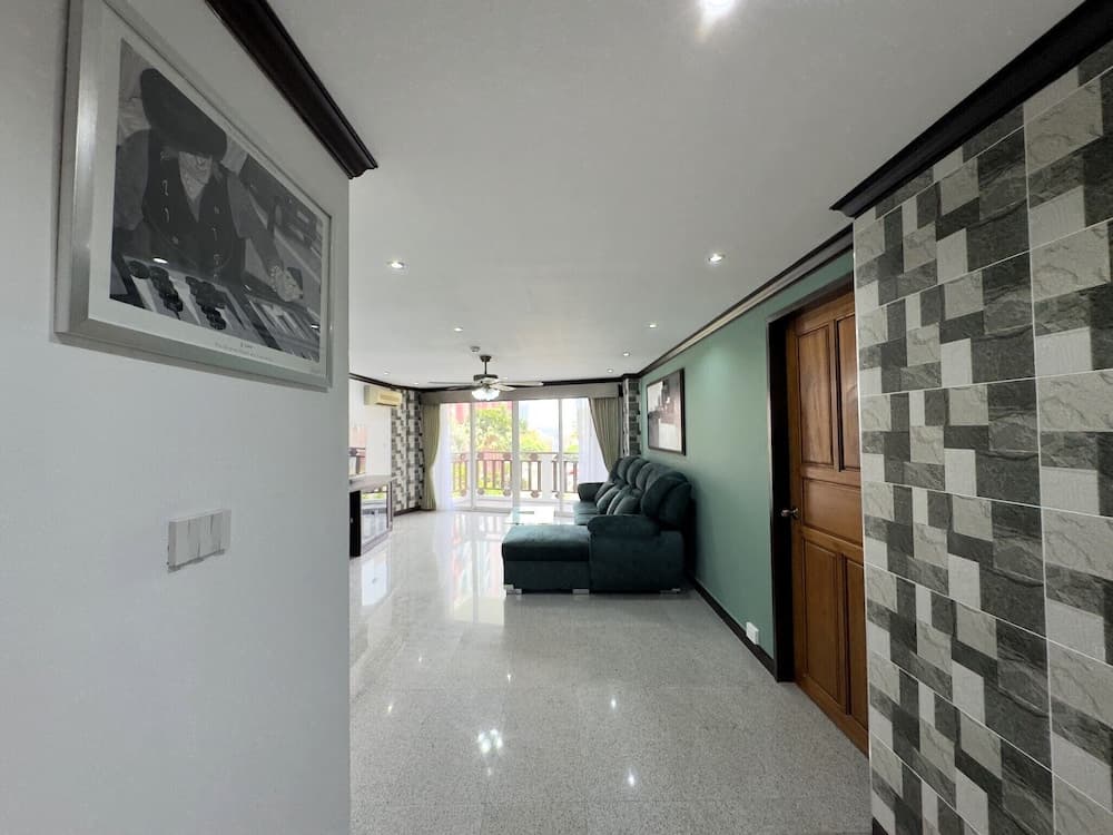 Spacious 2BR Condo - 3 Balconies & Green Views - photo 8