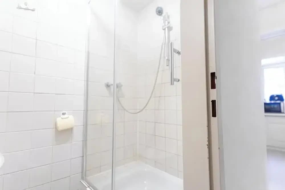Elegant 1BR Apt Steps from Praterstern - photo 17