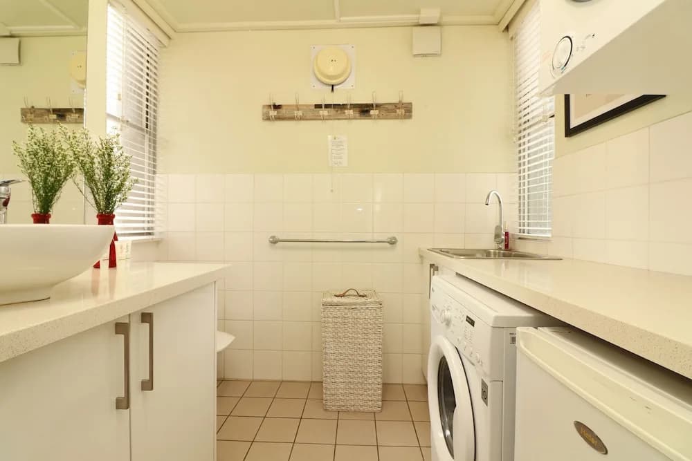 Colour Pop Fitzroy - Pets, Parking, Balcony, 3bdrm - photo 16