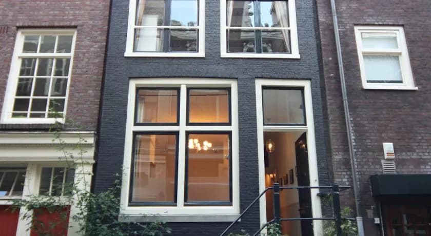 Amnesia Canal House - main photo