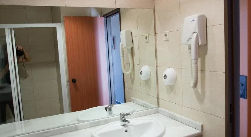 Hostal Mediterranea - photo 6