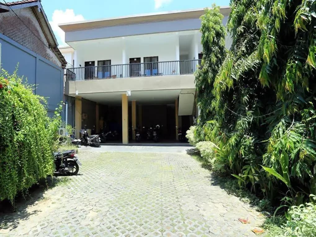 RedDoorz @ Raya Seminyak - photo 1