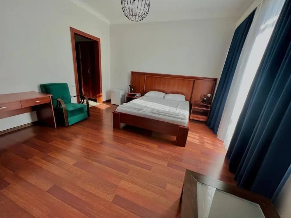 Hotel Aristocrat - photo 4