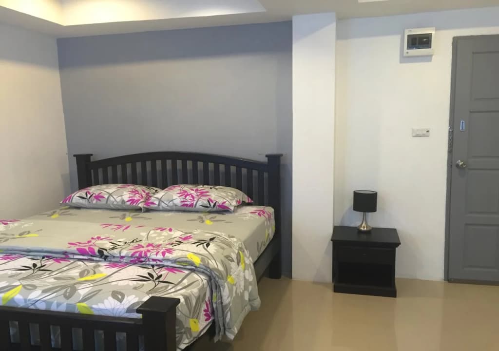 Bobby's Place - photo 1