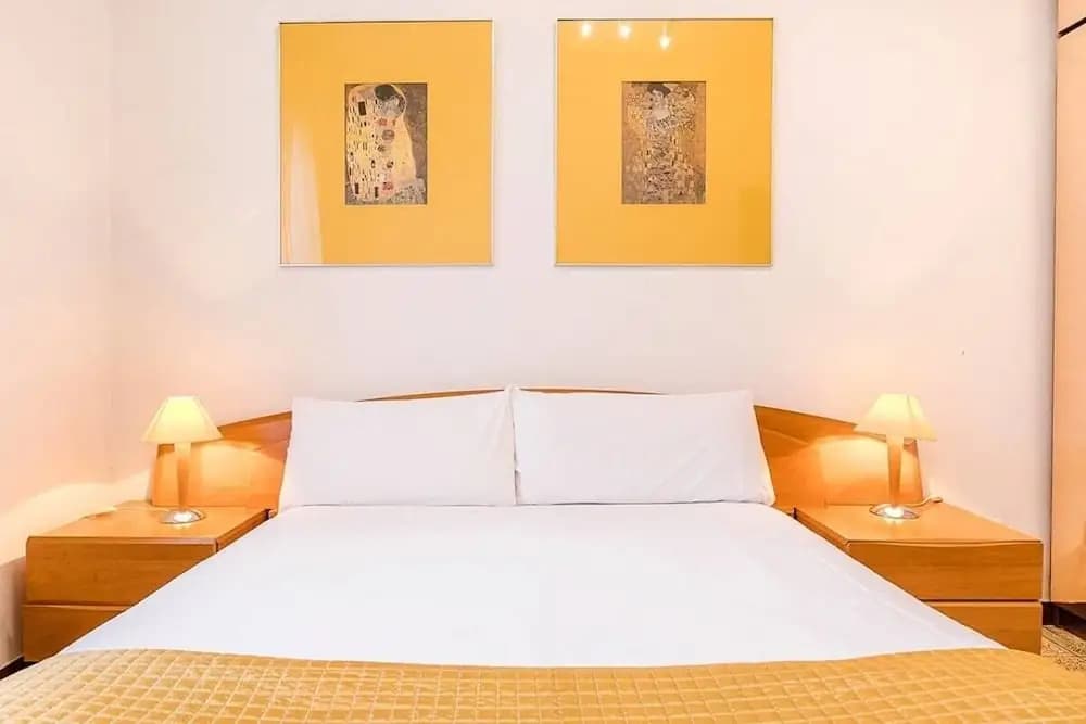 Vintage 3bed/2bath With big Terrace in Eixample - photo 3