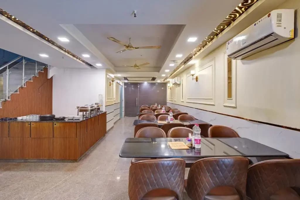 Airport Hotel Chanakya - photo 15
