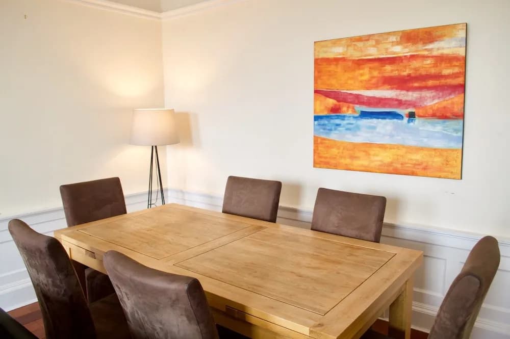 3 Bedroom Central Flat With Castle Views - photo 10