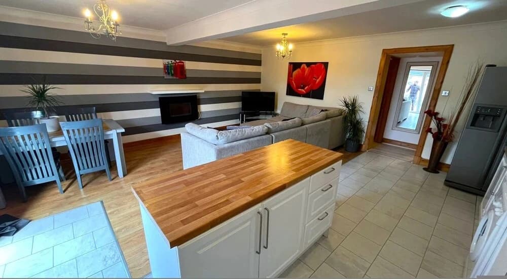 Spacious 4BR Edinburgh Home Free Parking - photo 10