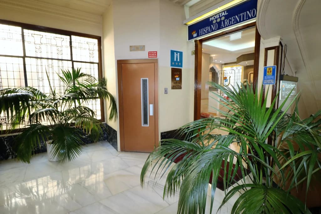 Hostal Hispano Argentino Gran Via - photo 1
