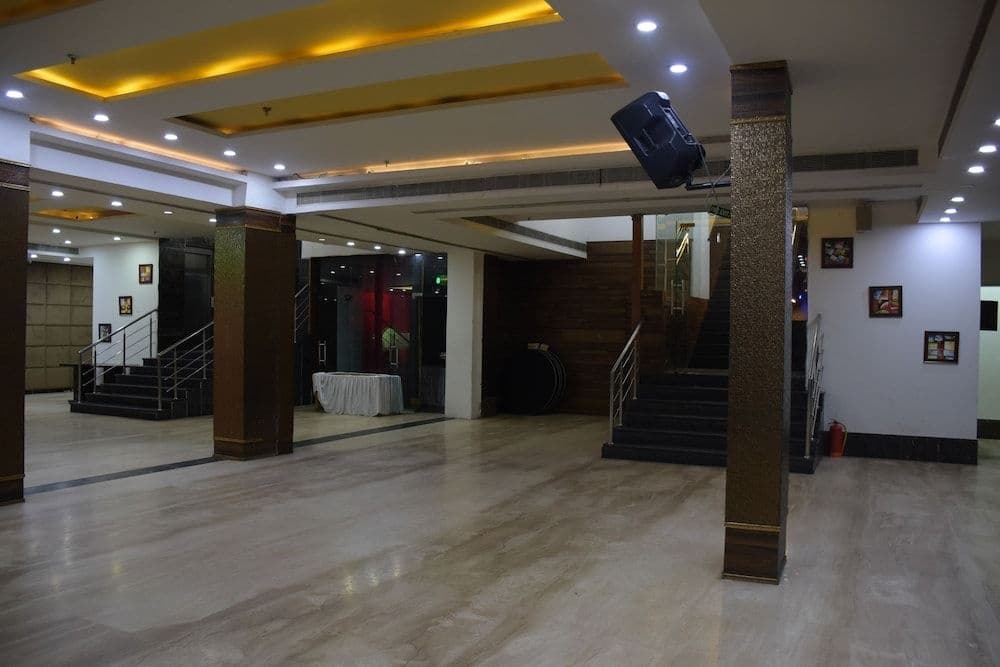 West Yard Hotels - photo 36