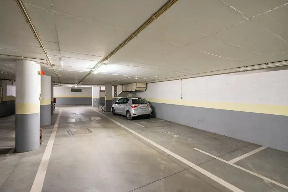 Ajuda 31 Premium W/ Elevator & Parking - photo 10