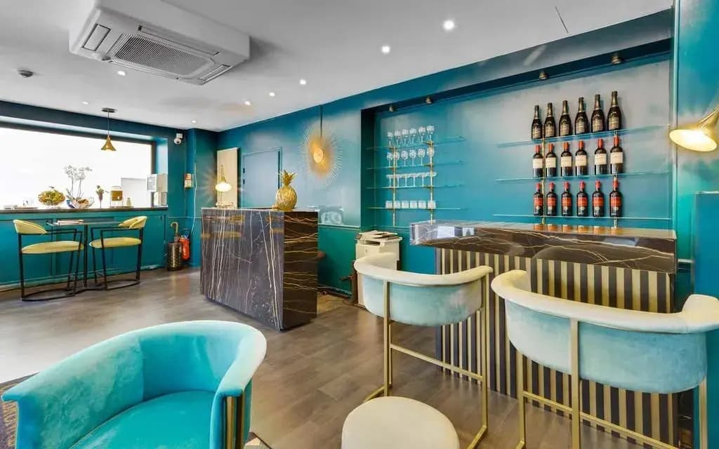 Hotel Carladez Cambronne - photo 16