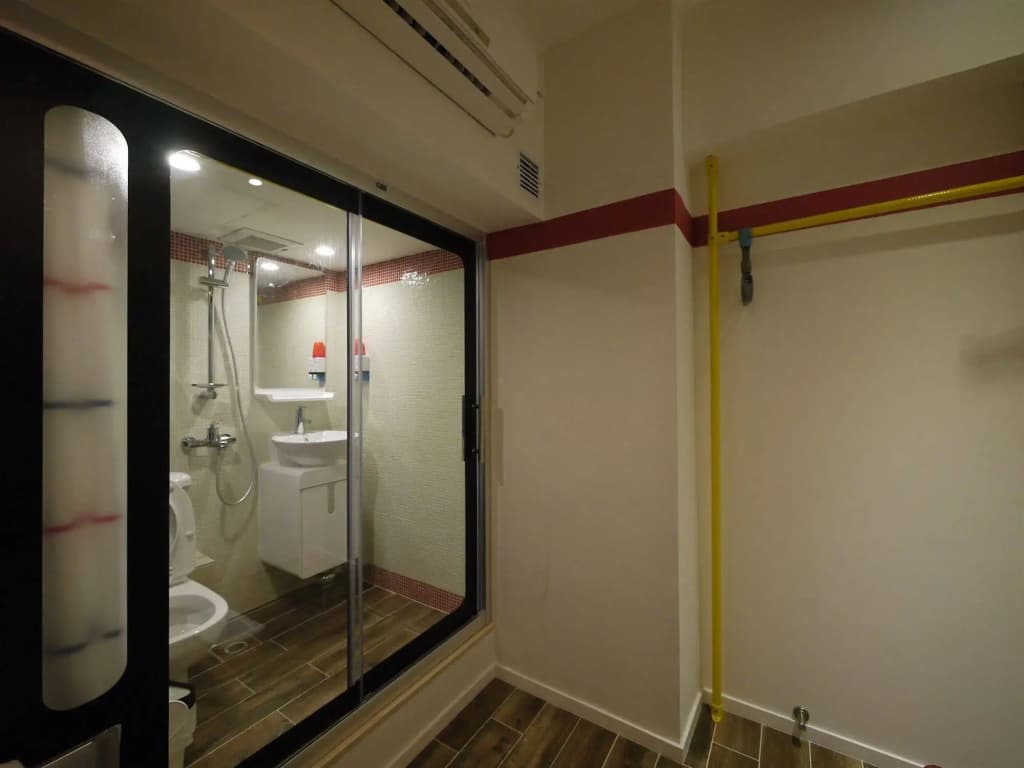Panda's Hostel - Hot Dog Bus - photo 8