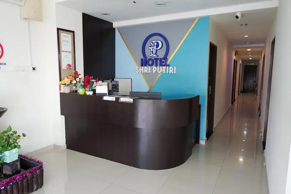 Hotel Shri Putiri - photo 2