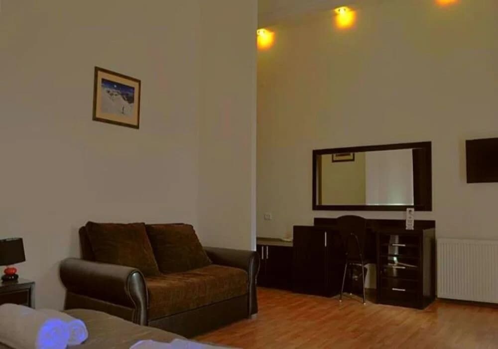 Hotel At Metro - photo 2