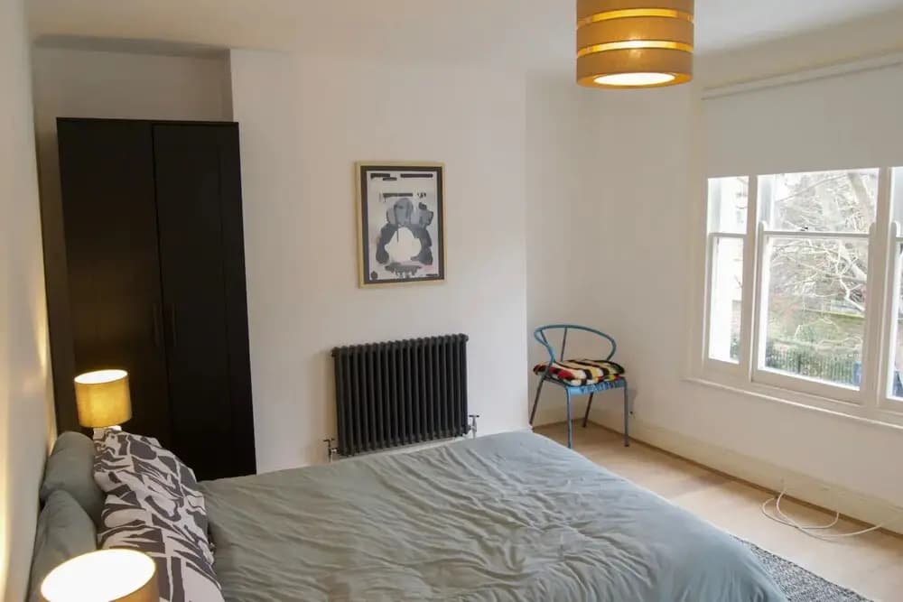 Elegant 2 Bed Close to Chatsworth Road - photo 3