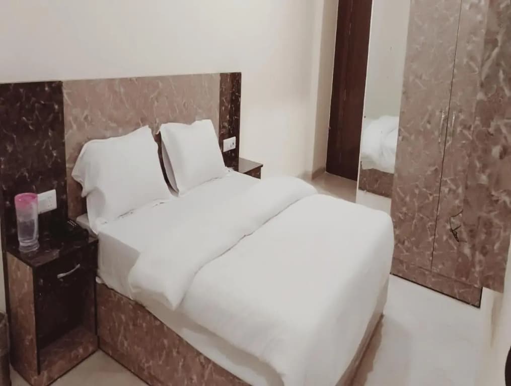 OYO 88430 Hotel Param Palace - photo 11