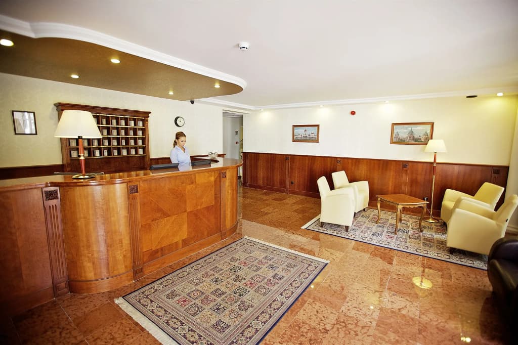 Gold Apartments - photo 2