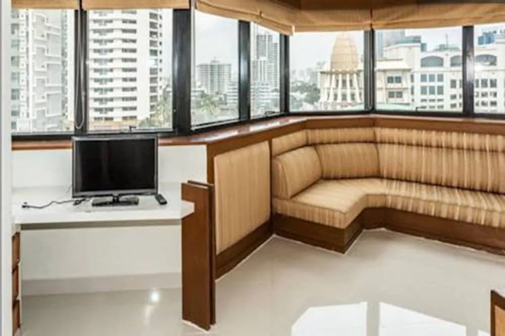 Ebony Towers At Parkview - photo 8