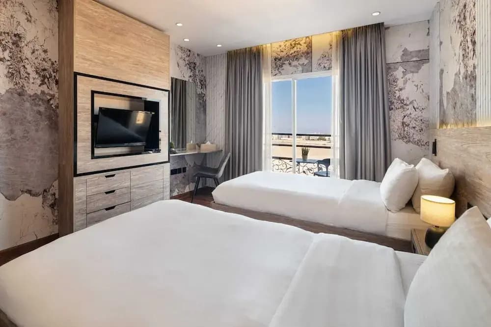 Regency Inn - photo 8