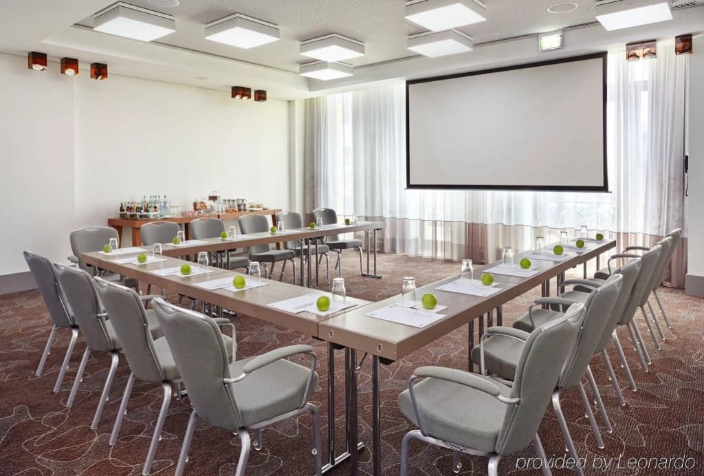 Premier Inn Berlin Alexanderplatz Hotel - photo 13