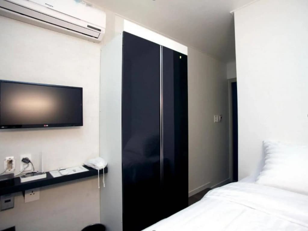 KSTAR Metro Hotel - photo 6