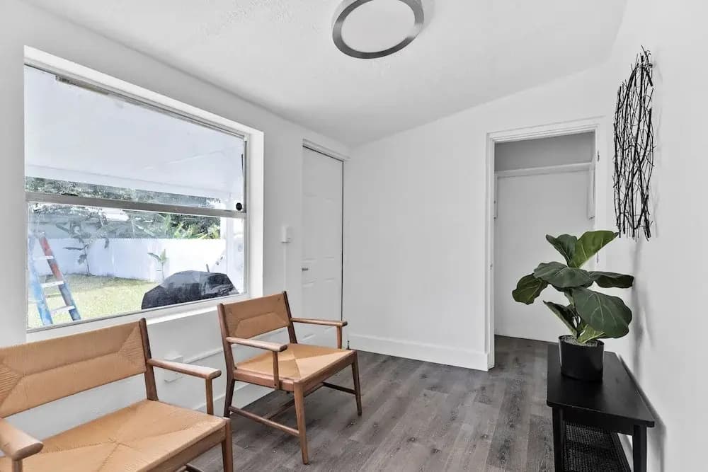 Upper Design District 3BD Home w/Jacuzzi and Backyard - photo 17