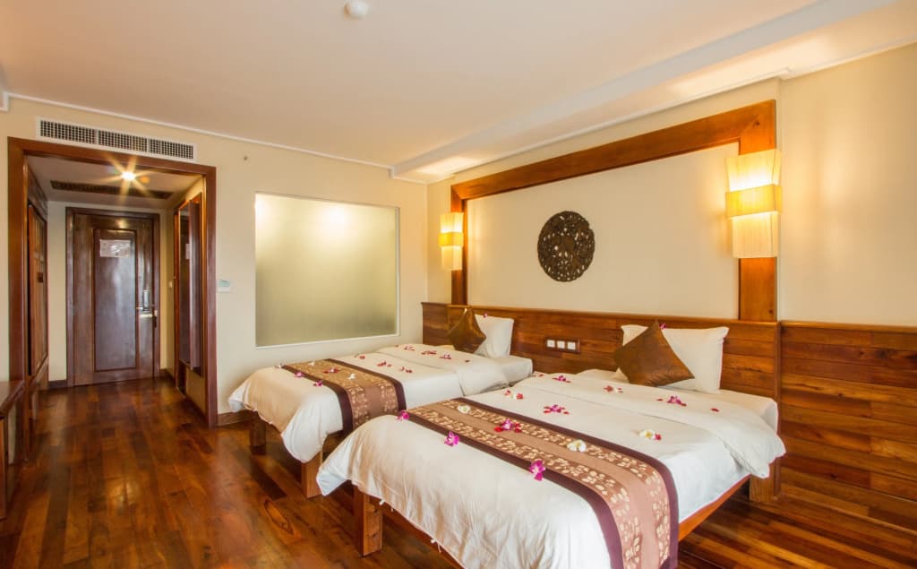 Royal Empire Hotel - photo 6