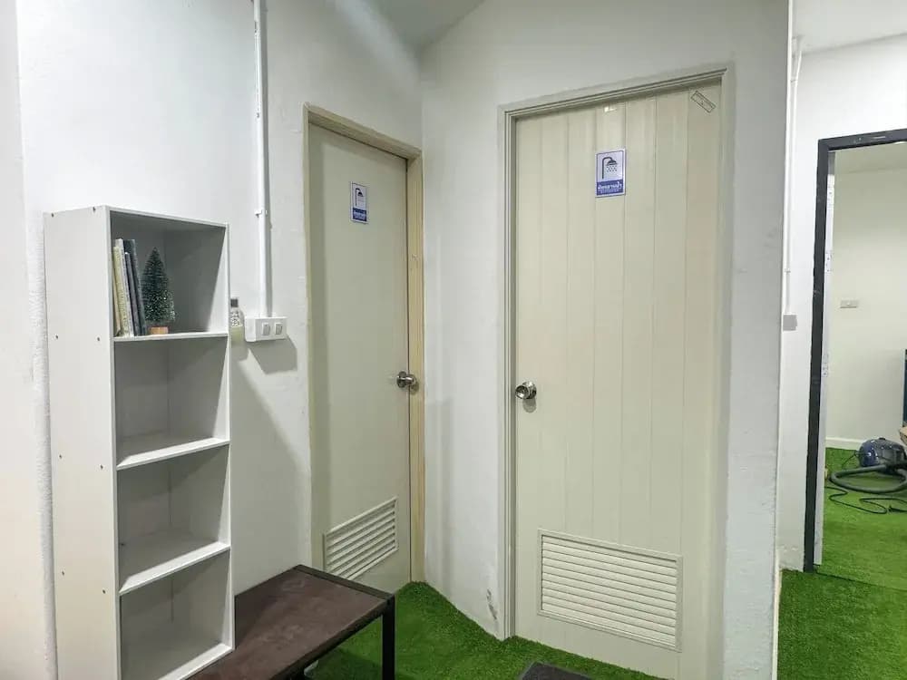 Banana Bunkhouse Hostel - photo 8