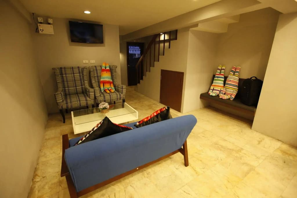 OYO 501 At Night Hostel - photo 11