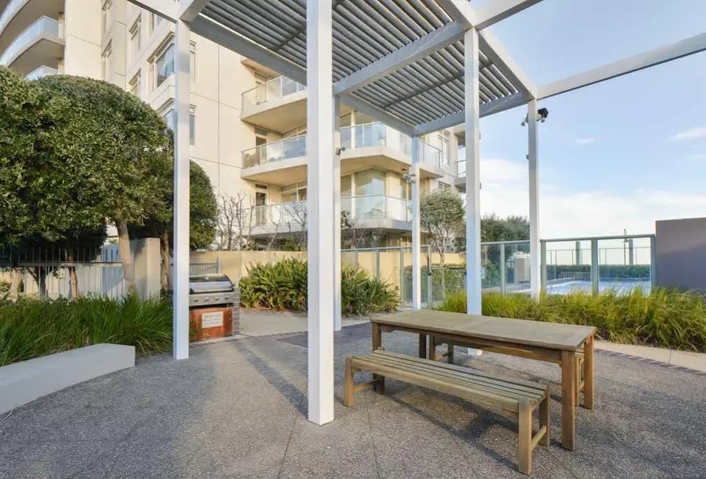 Beachside Port Melbourne - photo 13