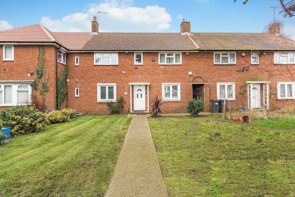 Spacious 3-bed House With car Park Near Heathrow - photo 16