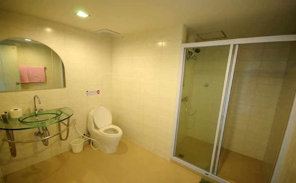 OYO 829 Royal Thai Residence - photo 10