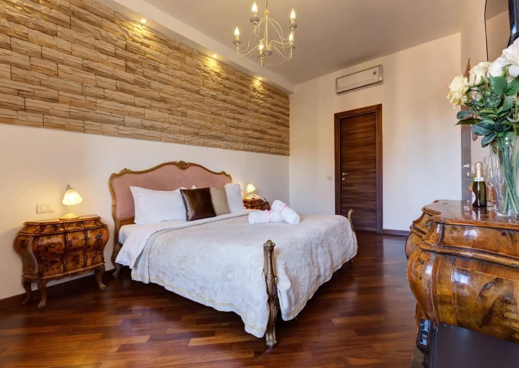 Little Rhome Suites - photo 3