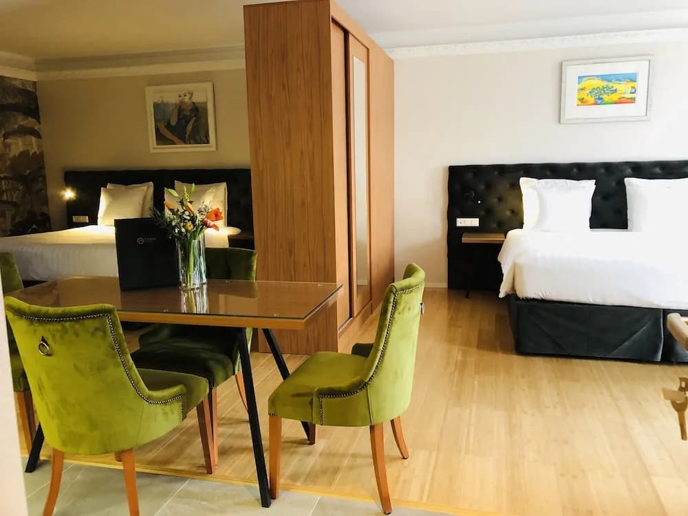 Chasse Residency Hotel - photo 2