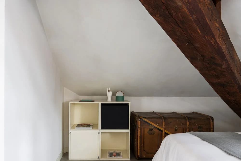 JOIVY Classic Top-Floor Studio By Park - photo 6