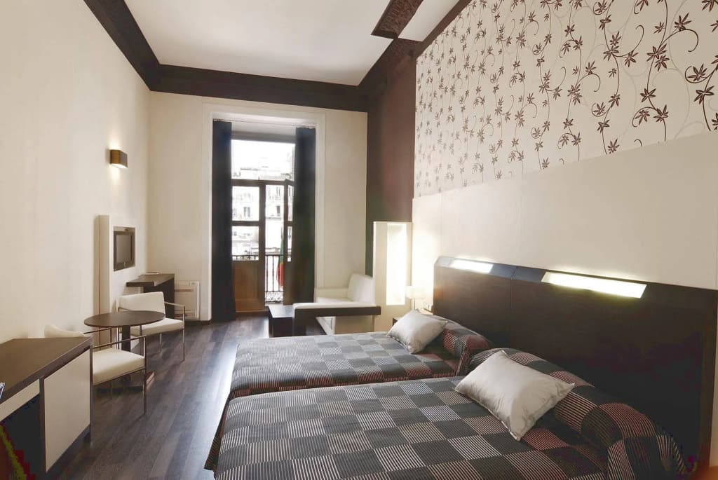 Alhambra Suites - photo 4