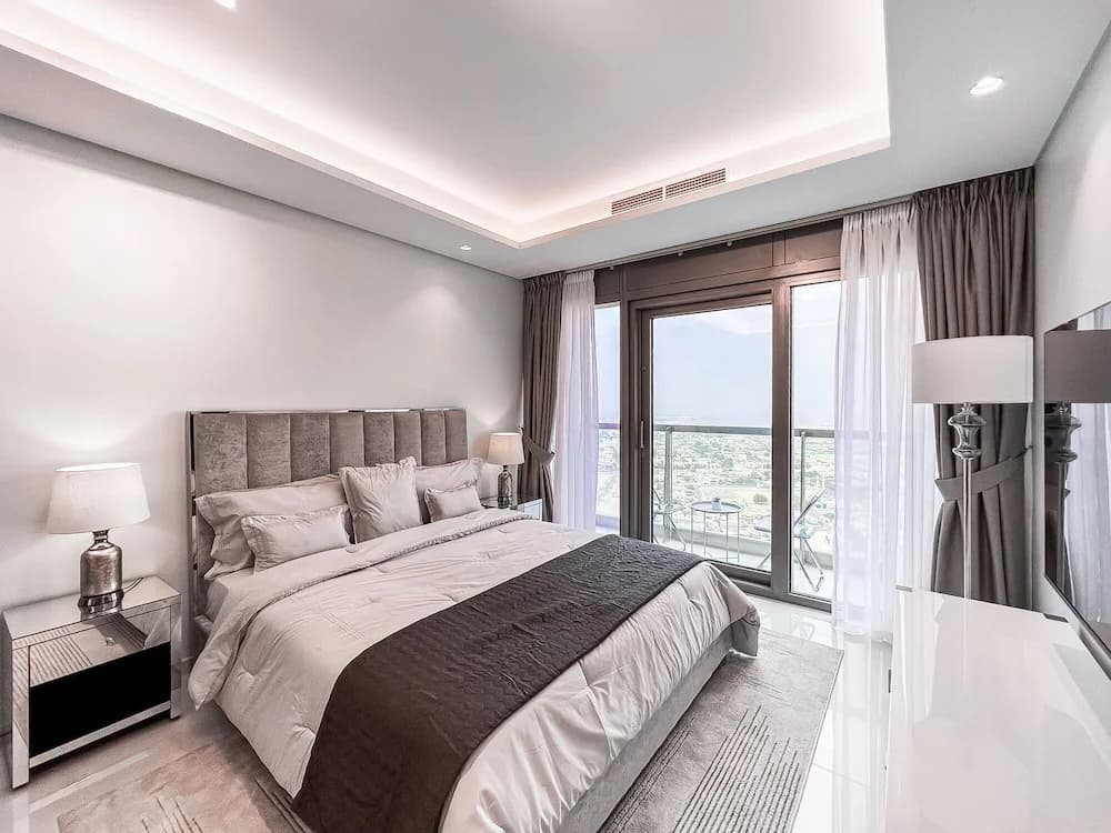 Luton Vacation Homes - Paramount Midtown - photo 6