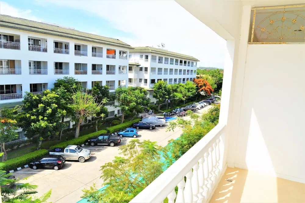 Luxury 1 bed Corner Condo - photo 9