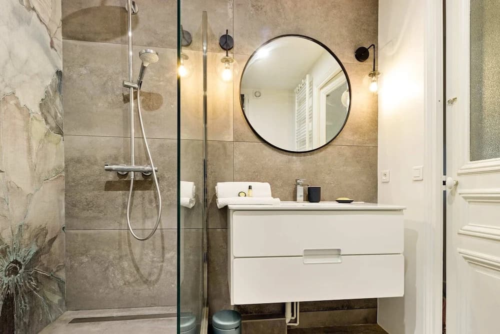 Beautiful Apartment in the Center of Paris on the Island of the City - photo 8