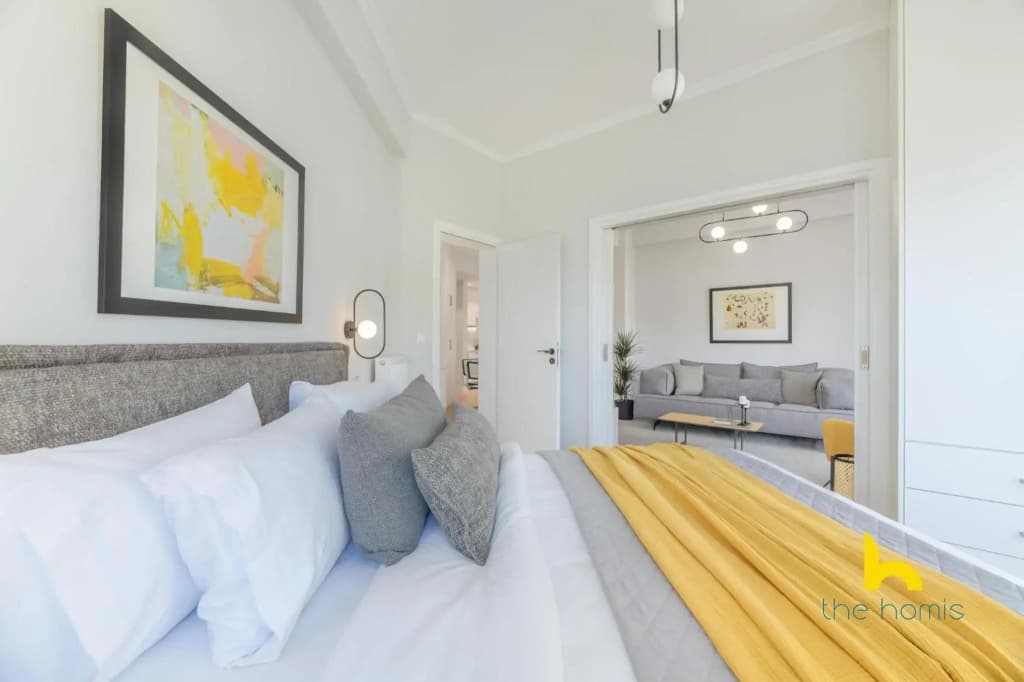 Sun-Splashed 2-BDR Corner Apartment with Hillside views! - photo 14