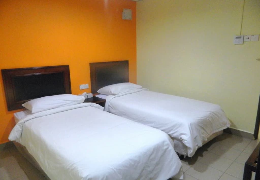Embassy Hotel - photo 4