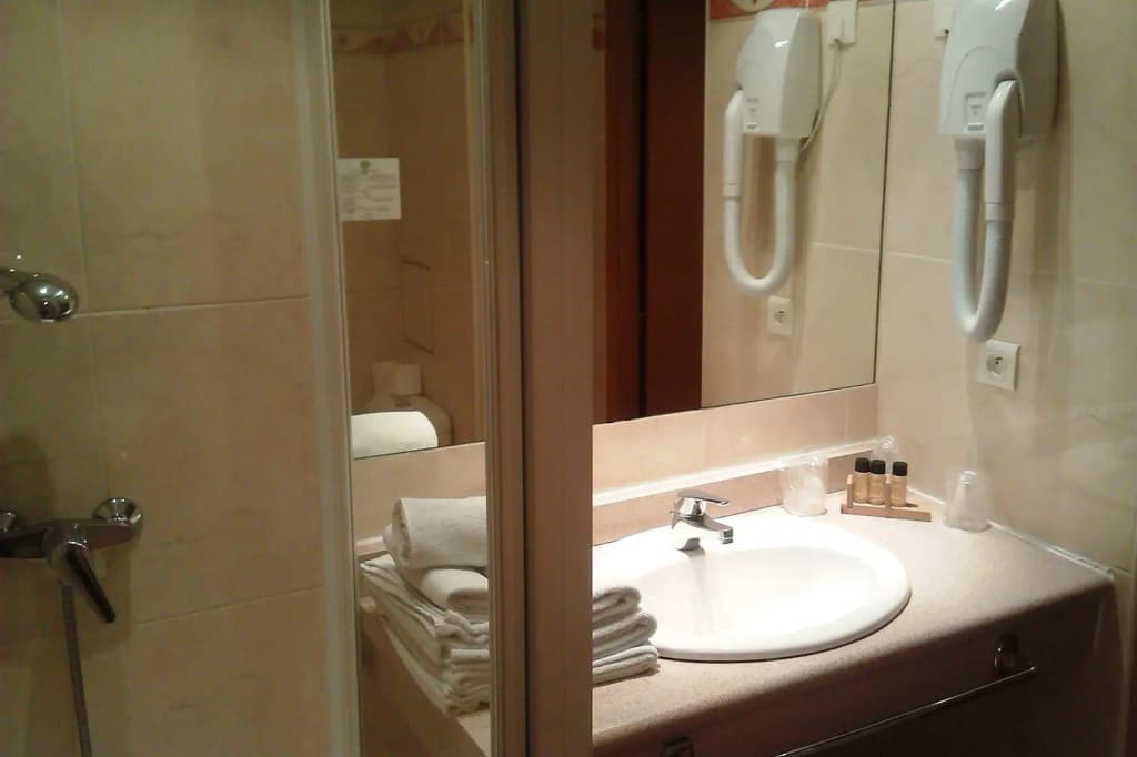 Hotel Oasis - photo 8