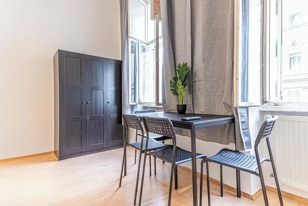 Private Room Long Stay Near Lugner City - photo 4