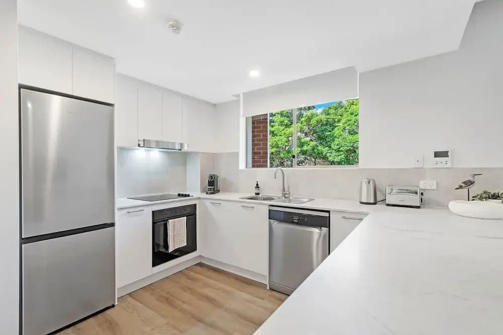 Kozyguru | Camperdown | Cozy 2-Bed Apt + Parking - photo 13