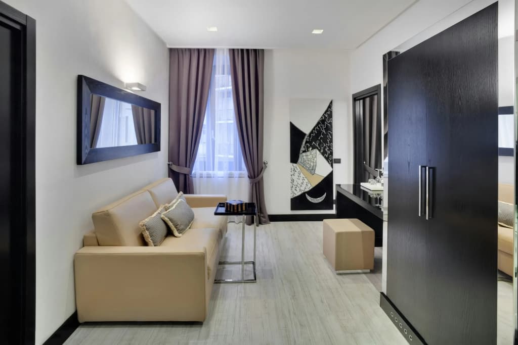 LHP Hotel Napoleon - photo 6