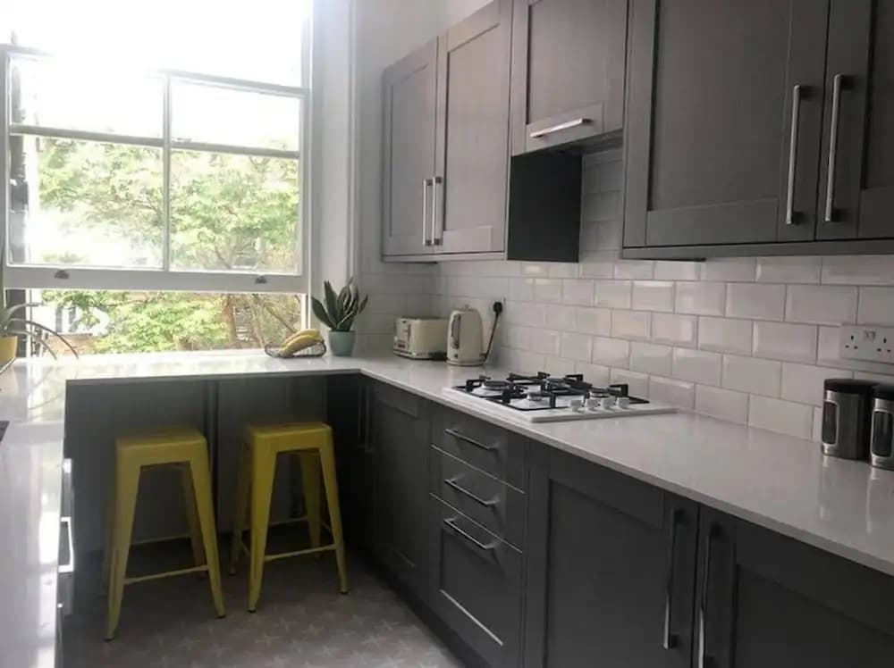 Beautiful 2 Bedroom Property in Earl's Court - photo 15