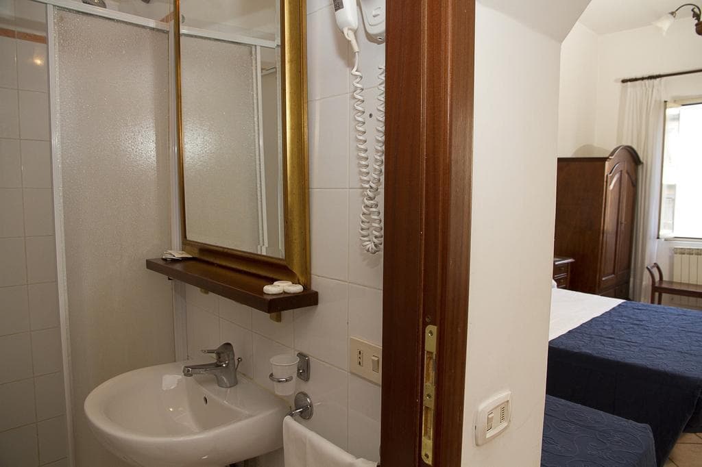 Gaudí Guesthouse - photo 10