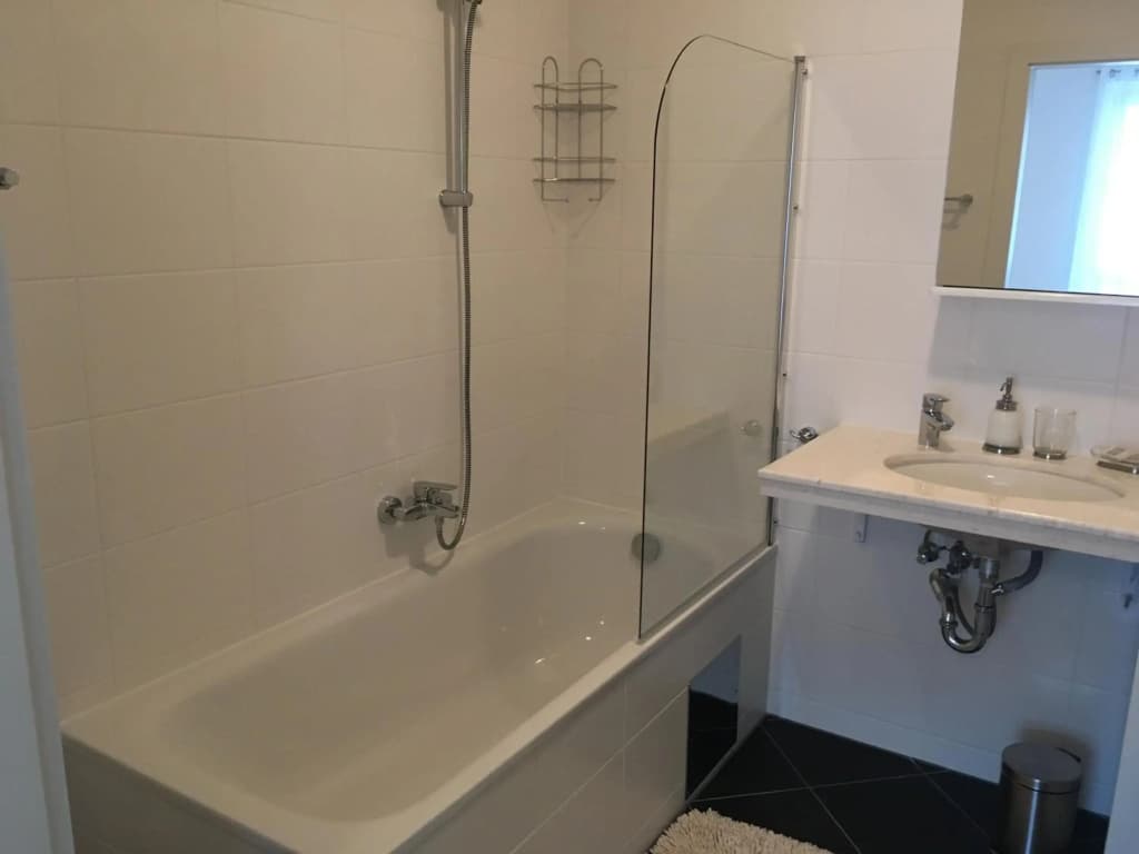 White Vintage Park View Apartment - photo 18